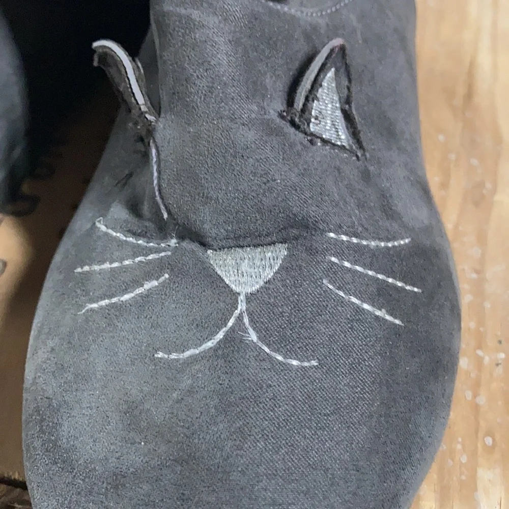 Size 4 Cat & Jack brown suede cat boots. In good condition. Lovingly wor…